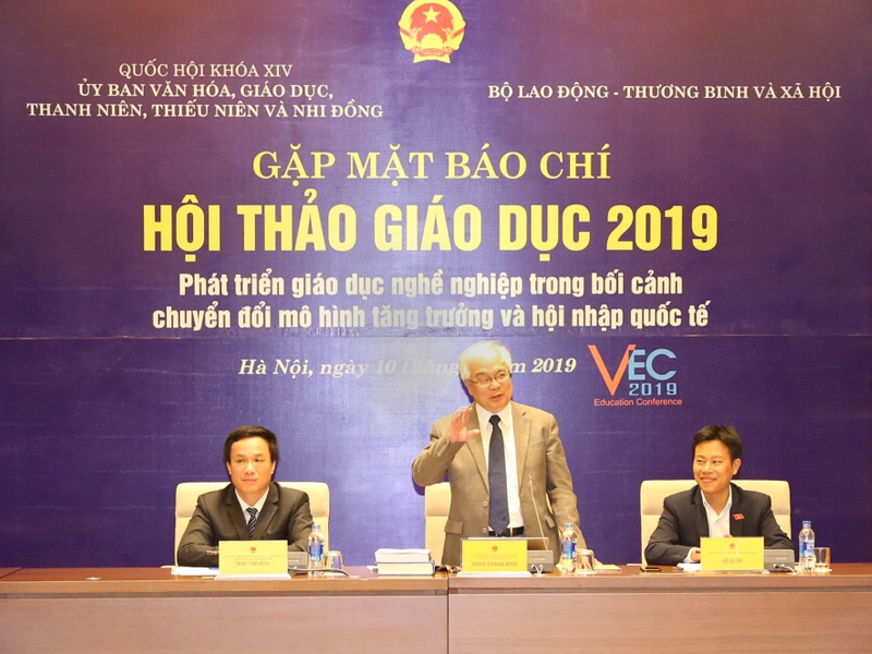 Phát triển giáo dục nghề nghiệp trong bối cảnh chuyển đổi mô hình tăng trưởng và hội nhập quốc tế 8 Phát triển giáo dục nghề nghiệp trong bối cảnh chuyển đổi mô hình tăng trưởng và hội nhập quốc tế