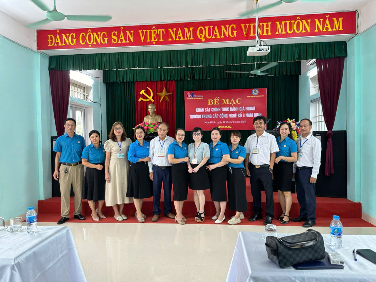 BẾ MẠC KHẢO SÁT ĐÁNH GIÁ NGOÀI CƠ SỞ GIÁO DỤC NGHỀ NGHIỆP TẠI TRƯỜNG TRUNG CẤP CÔNG NGHỆ SỐ 8 NAM ĐỊNH 5 Can bo phong khoa chup cung Doan