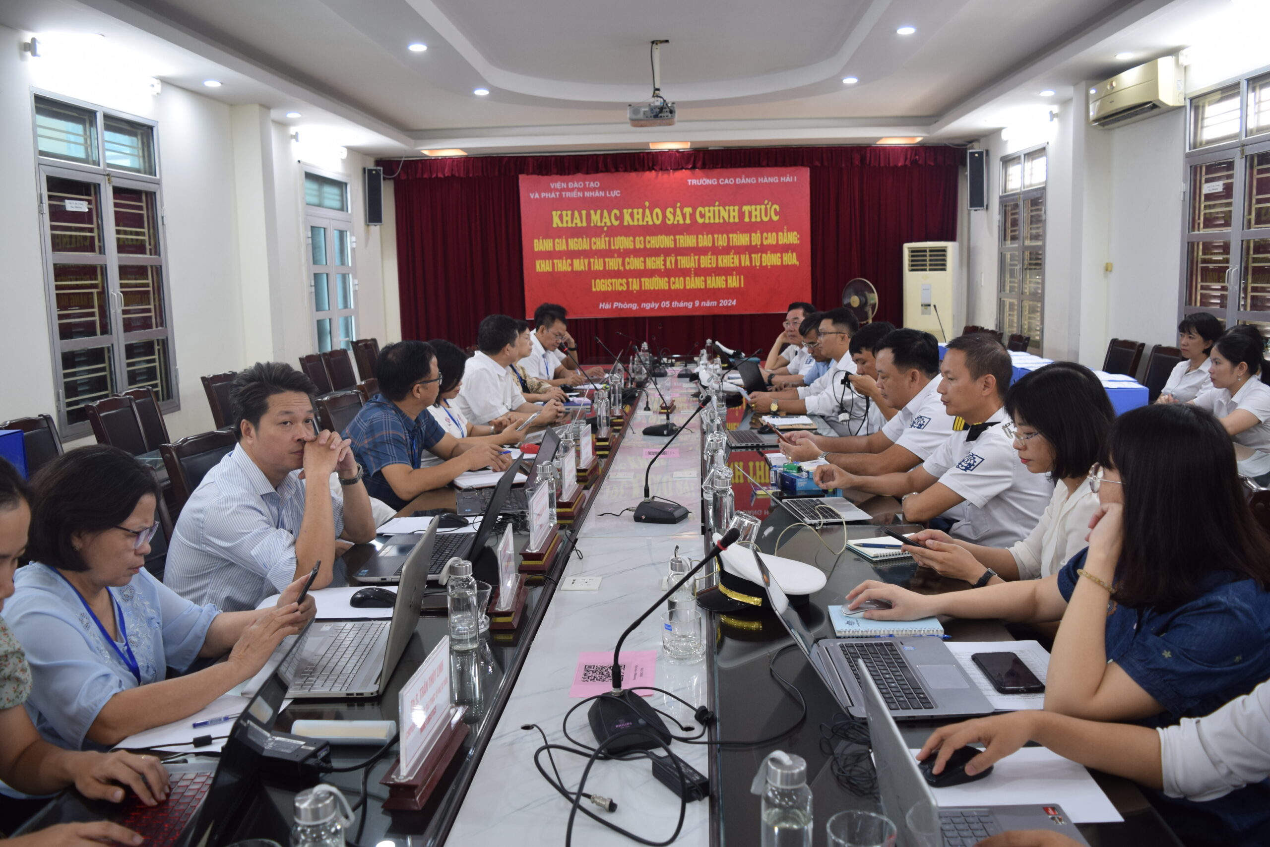 KHAI MẠC ĐÁNH GIÁ NGOÀI CHƯƠNG TRÌNH ĐÀO TẠO NGHỀ KHAI THÁC MÁY TÀU THỦY, CÔNG NGHỆ KỸ THUẬT ĐIỀU KHIỂN VÀ TỰ ĐỘNG HÓA, LOGISTICS, TRÌNH ĐỘ CAO ĐẲNG TẠI TRƯỜNG CAO ĐẲNG HÀNG HẢI I 6 DSC 0055 scaled