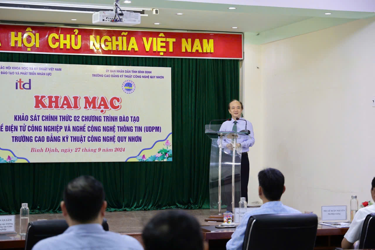 KHAI MẠC ĐÁNH GIÁ NGOÀI 02 CHƯƠNG TRÌNH ĐÀO TẠO NGHỀ ĐIỆN TỬ CÔNG NGHIỆP, CÔNG NGHỆ THÔNG TIN (ƯDPM) TẠI TRƯỜNG CAO ĐẲNG KỸ THUẬT CÔNG NGHỆ QUY NHƠN 3 PGS. TS Cao Van Sam 1
