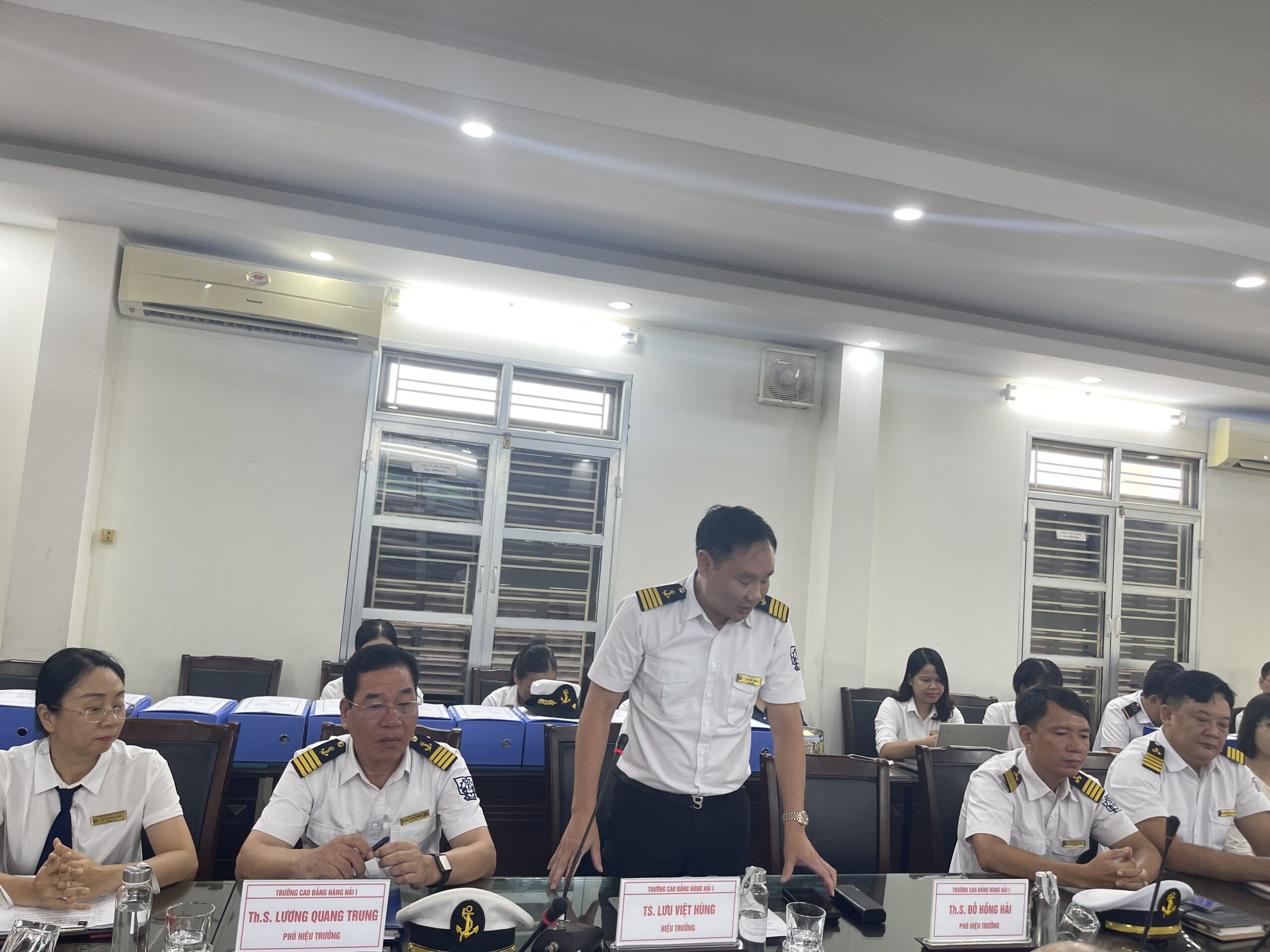 KHAI MẠC ĐÁNH GIÁ NGOÀI CHƯƠNG TRÌNH ĐÀO TẠO NGHỀ KHAI THÁC MÁY TÀU THỦY, CÔNG NGHỆ KỸ THUẬT ĐIỀU KHIỂN VÀ TỰ ĐỘNG HÓA, LOGISTICS, TRÌNH ĐỘ CAO ĐẲNG TẠI TRƯỜNG CAO ĐẲNG HÀNG HẢI I 5 TS Luu Viet Hung Hieu truong scaled
