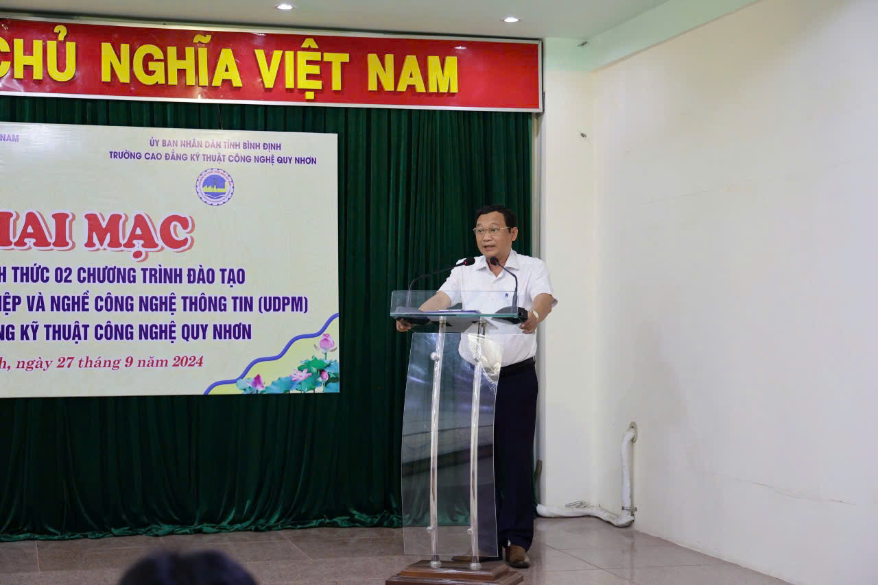 KHAI MẠC ĐÁNH GIÁ NGOÀI 02 CHƯƠNG TRÌNH ĐÀO TẠO NGHỀ ĐIỆN TỬ CÔNG NGHIỆP, CÔNG NGHỆ THÔNG TIN (ƯDPM) TẠI TRƯỜNG CAO ĐẲNG KỸ THUẬT CÔNG NGHỆ QUY NHƠN 4 ThS Dang Van Phung