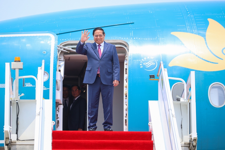 Thủ tướng tới Thiên Tân, bắt đầu chuyến công tác dự Hội nghị WEF và làm việc tại Trung Quốc 2 1 5