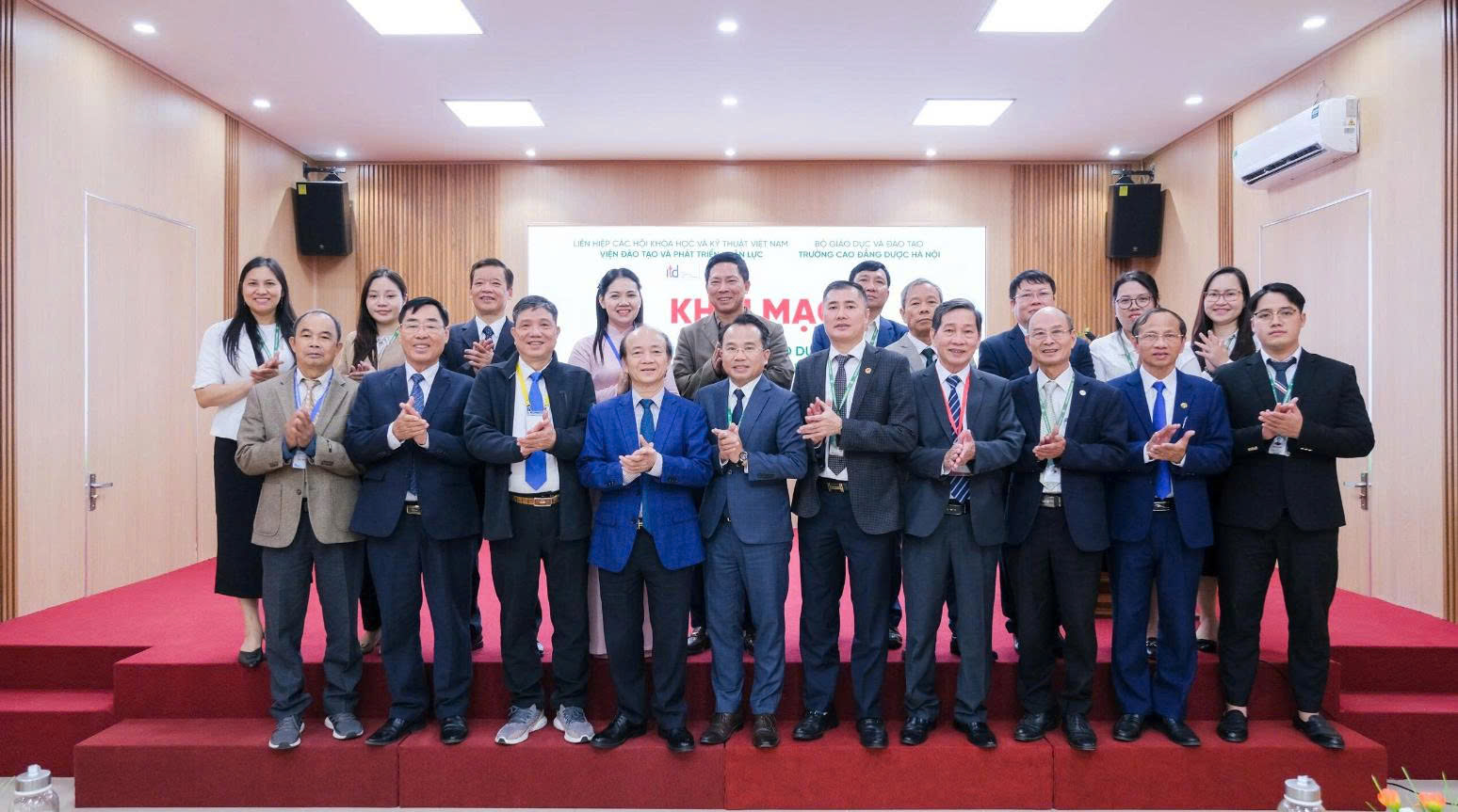 Trường Cao đẳng Dược Hà Nội: Khai mạc đánh giá ngoài cơ sở giáo dục nghề nghiệp 6 Anh 01. P