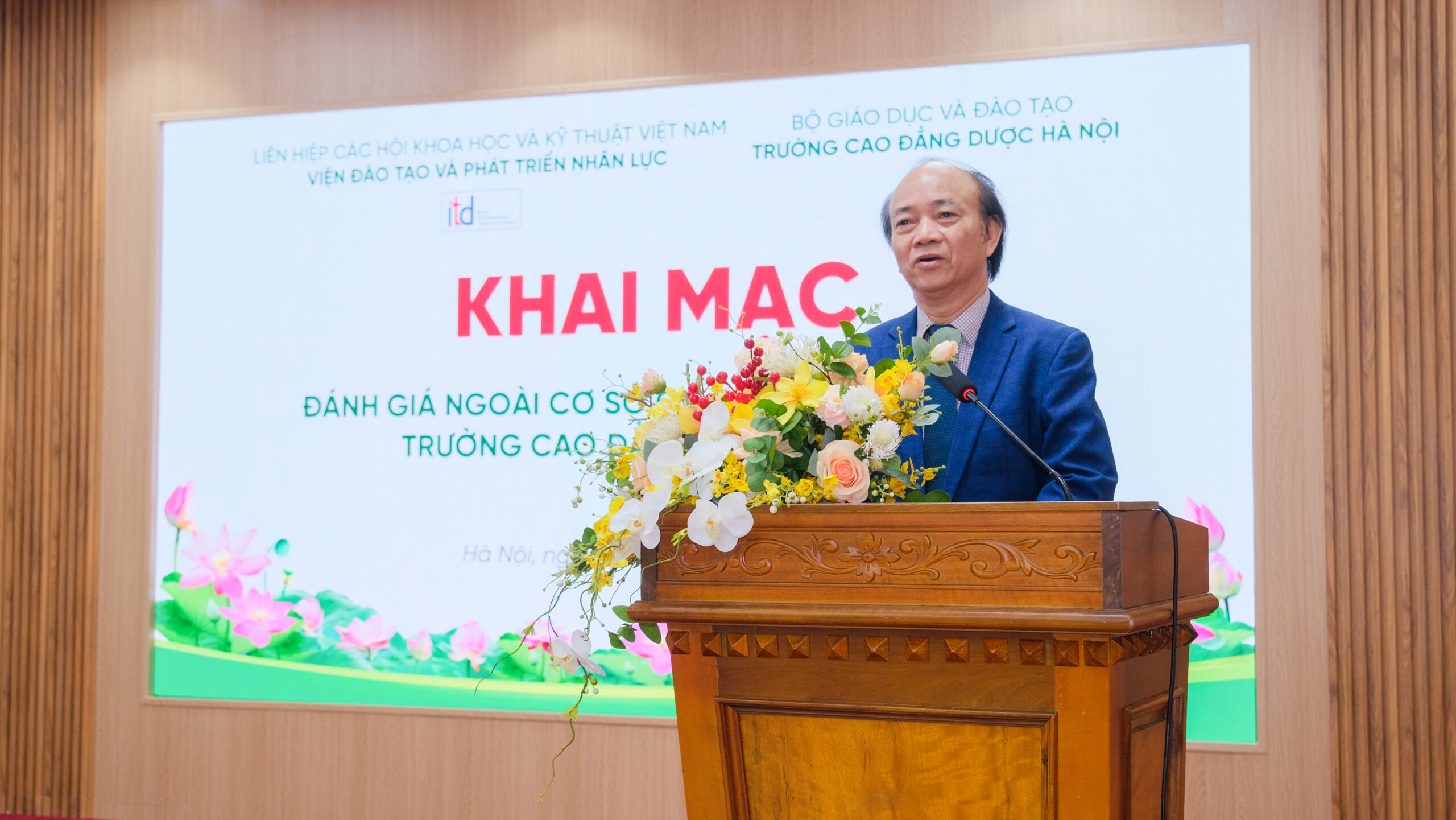 Trường Cao đẳng Dược Hà Nội: Khai mạc đánh giá ngoài cơ sở giáo dục nghề nghiệp 2 Anh PGS.TS Cao Van Sam scaled
