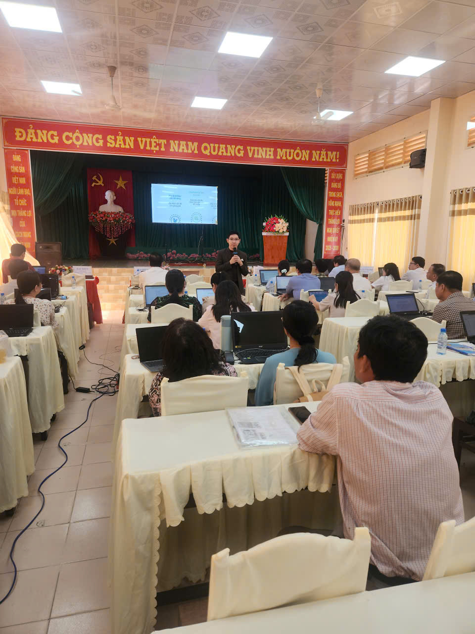 ỨNG DỤNG TRÍ TUỆ NHÂN TẠO VÀO HOẠT ĐỘNG GIÁO DỤC NGHỀ NGHIỆP TẠI CÀ MAU 4 Anh quang canh CD YT Bac Lieu 02