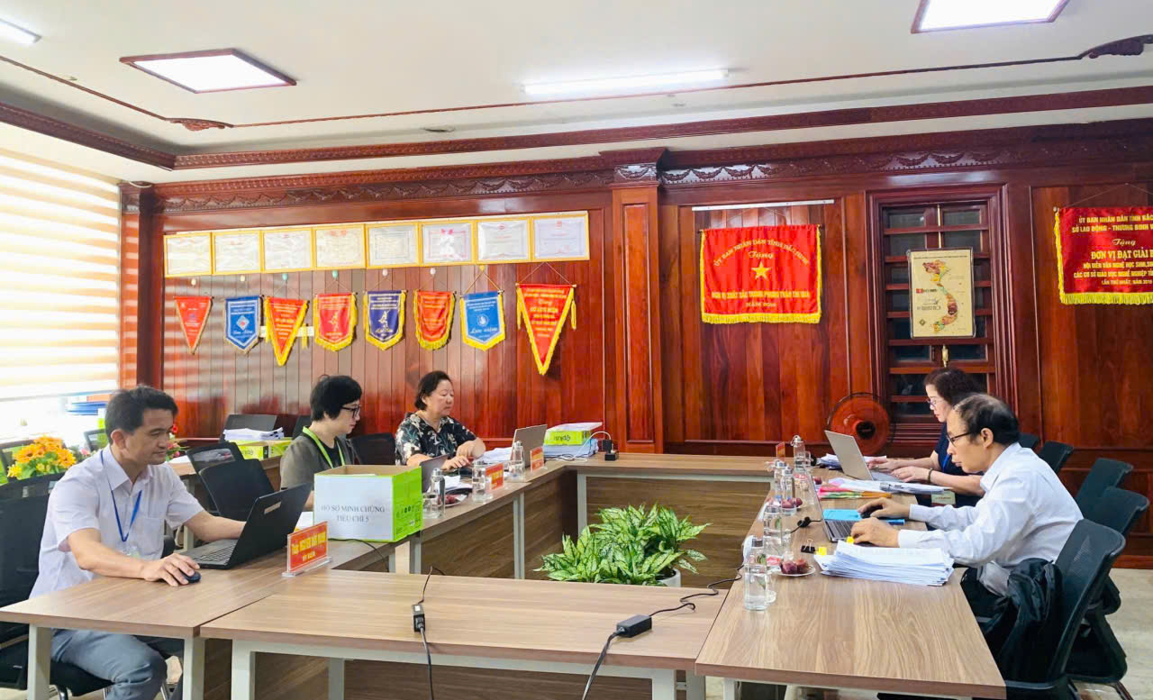 Anh hoat dong cua Doan DGN tai CCI
