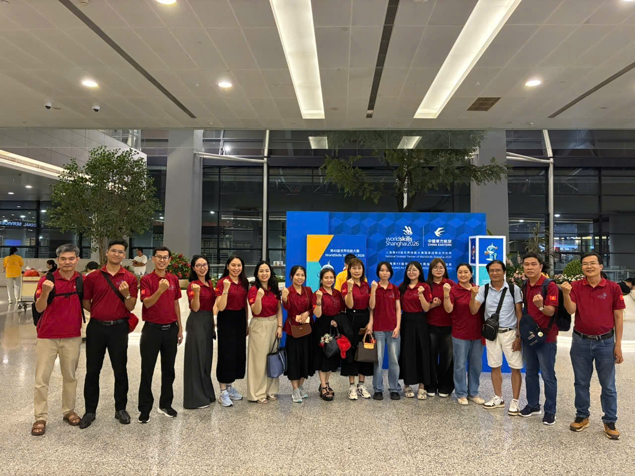 Đề xuất hoàn thiện quy định về tổ chức và tham dự kỳ thi kỹ năng nghề các cấp trong nước và quốc tế 2 Anh thi sinh VN OK 03